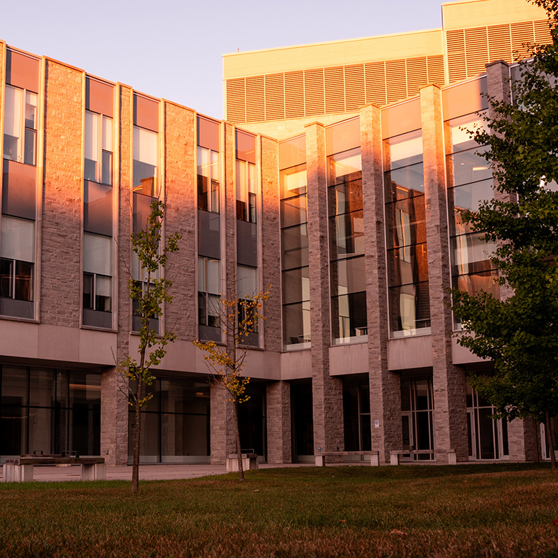 ��ҹ����վ campus at sunset.
