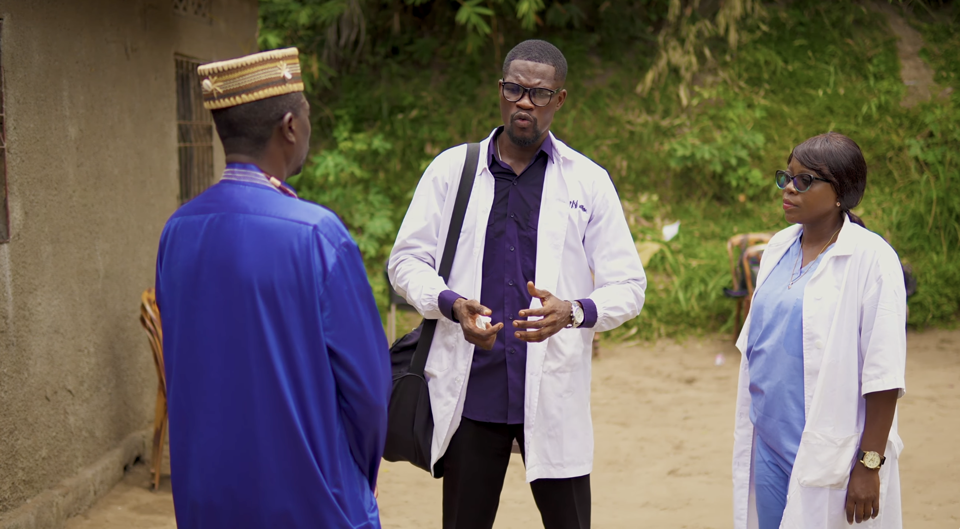 Group of health professionals haviing a conversation